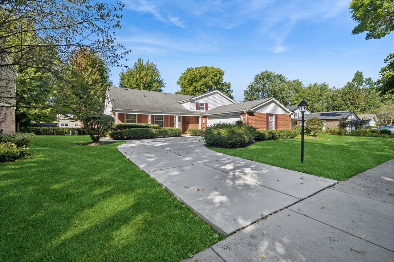 3220 N Volz Dr., Arlington Heights, IL 60004