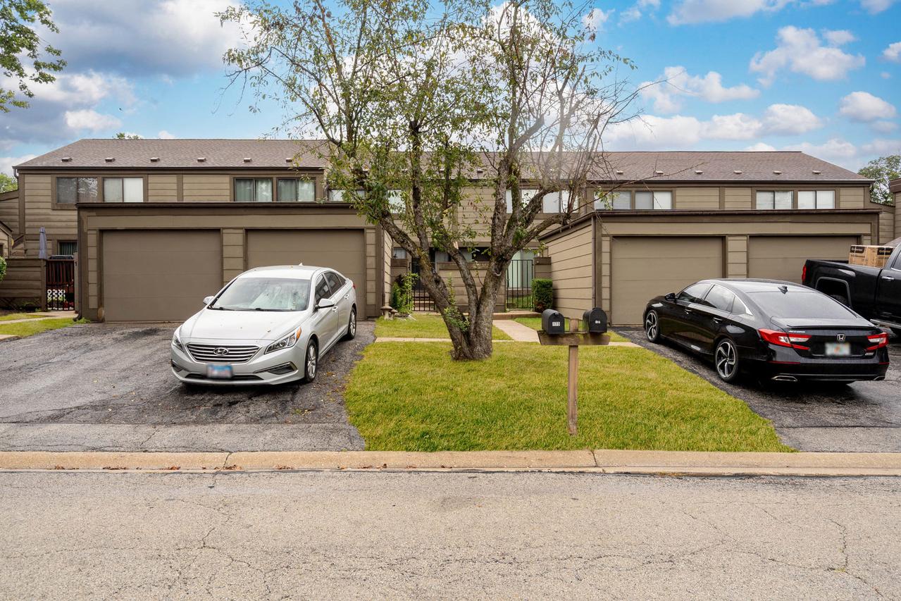 175 Aberdeen Ct., Geneva, IL 60134
