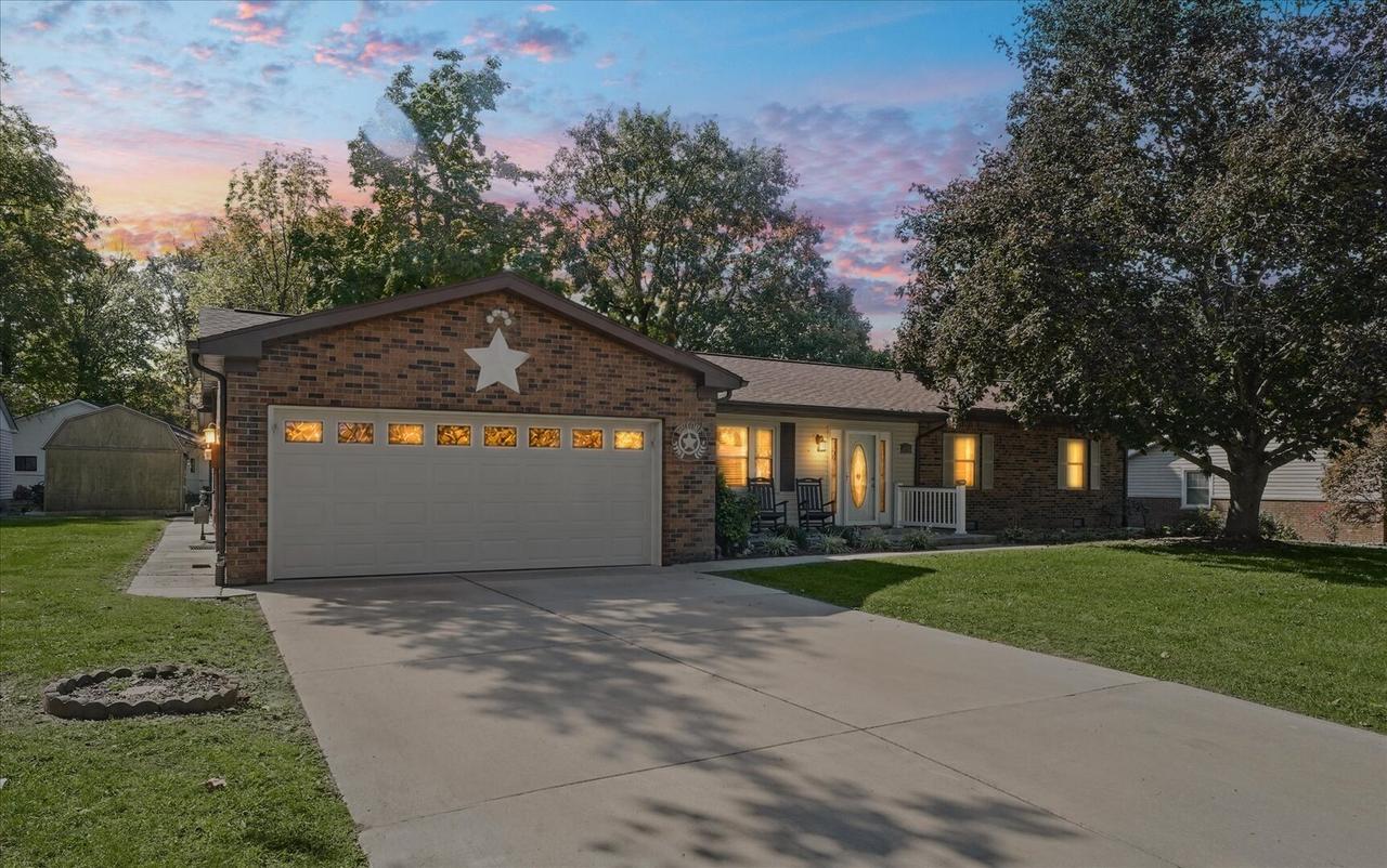 206 Cherokee Dr., Georgetown, IL 61846
