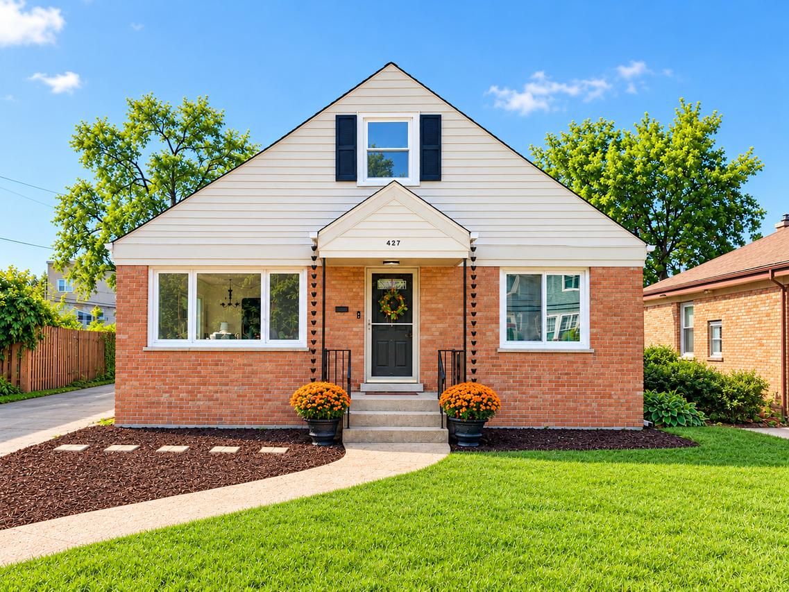 427 Holly Ct., Villa Park, IL 60181