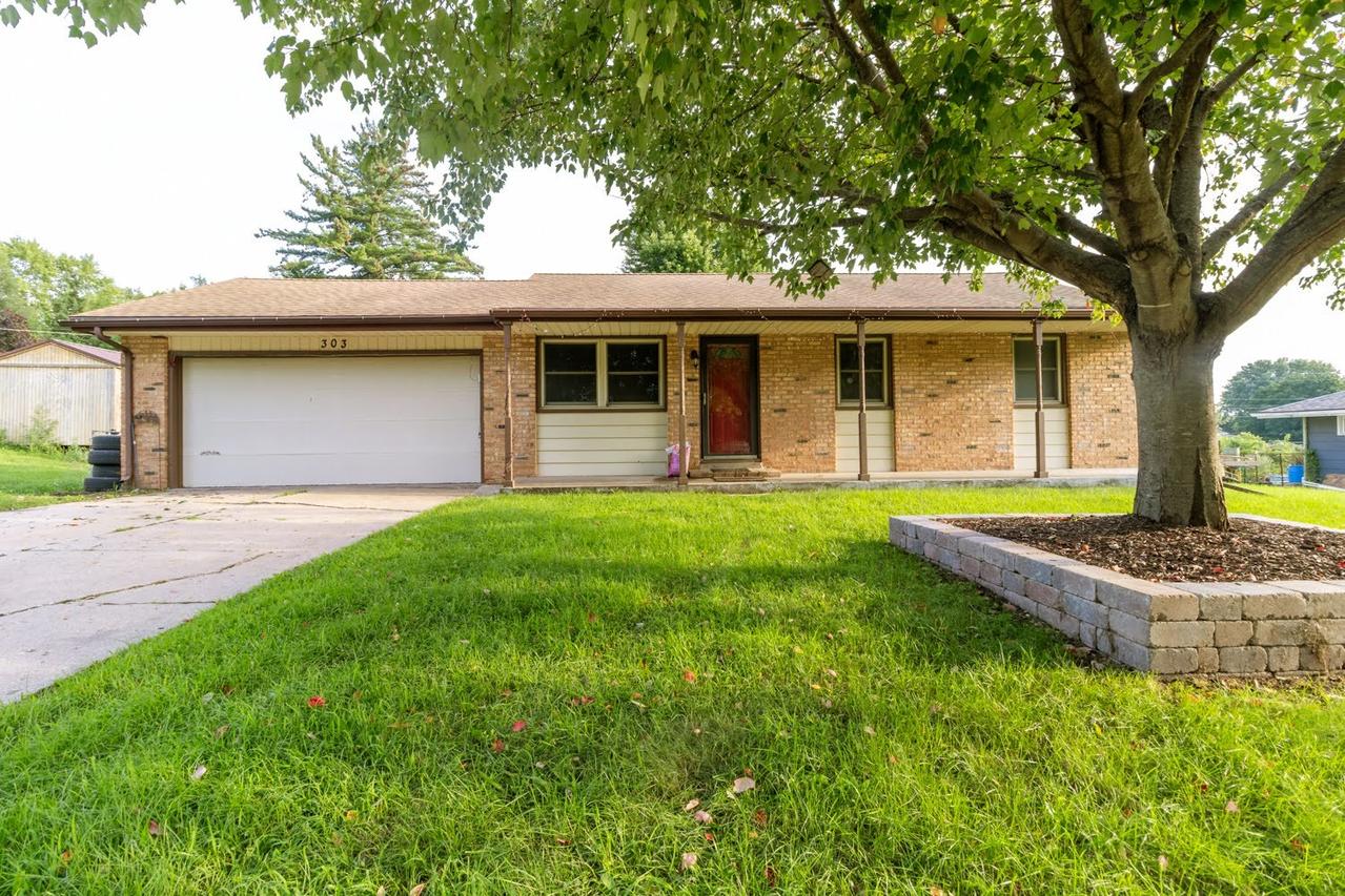 303 Hough Dr., Machesney Park, IL 61115