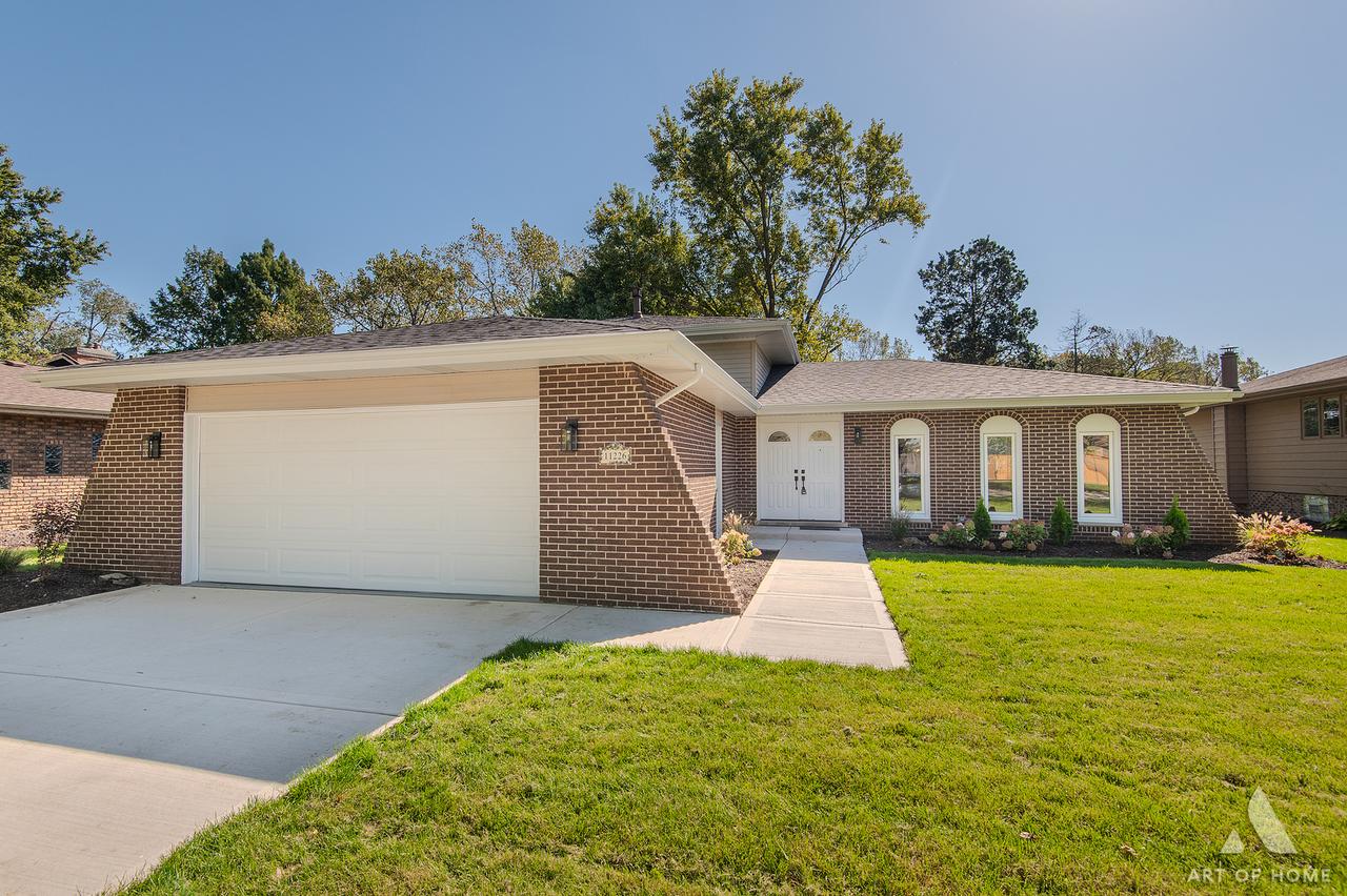 11226 S Deerpath Ln., Palos Hills, IL 60465