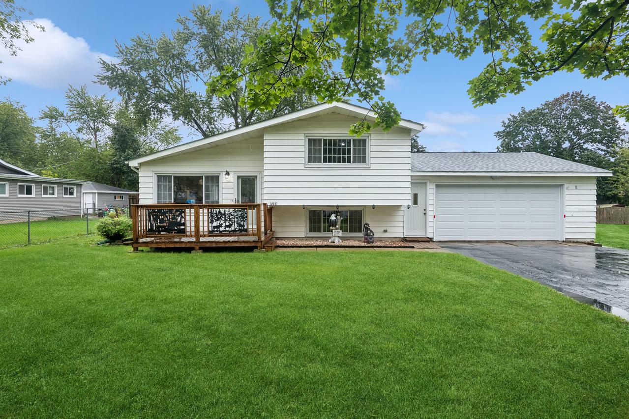 1233 N Lake Shore Dr., Round Lake Beach, IL 60073