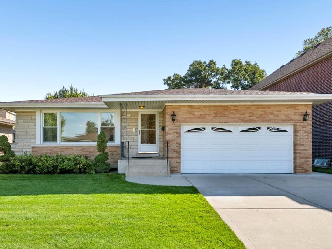 4567 N Oakview St., Chicago, IL 60656