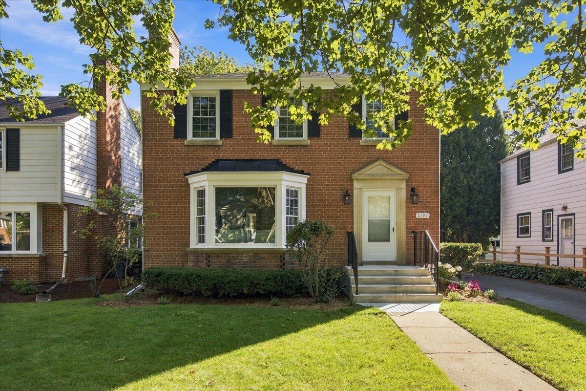 2107 Lincolnwood Dr., Evanston, IL 60201