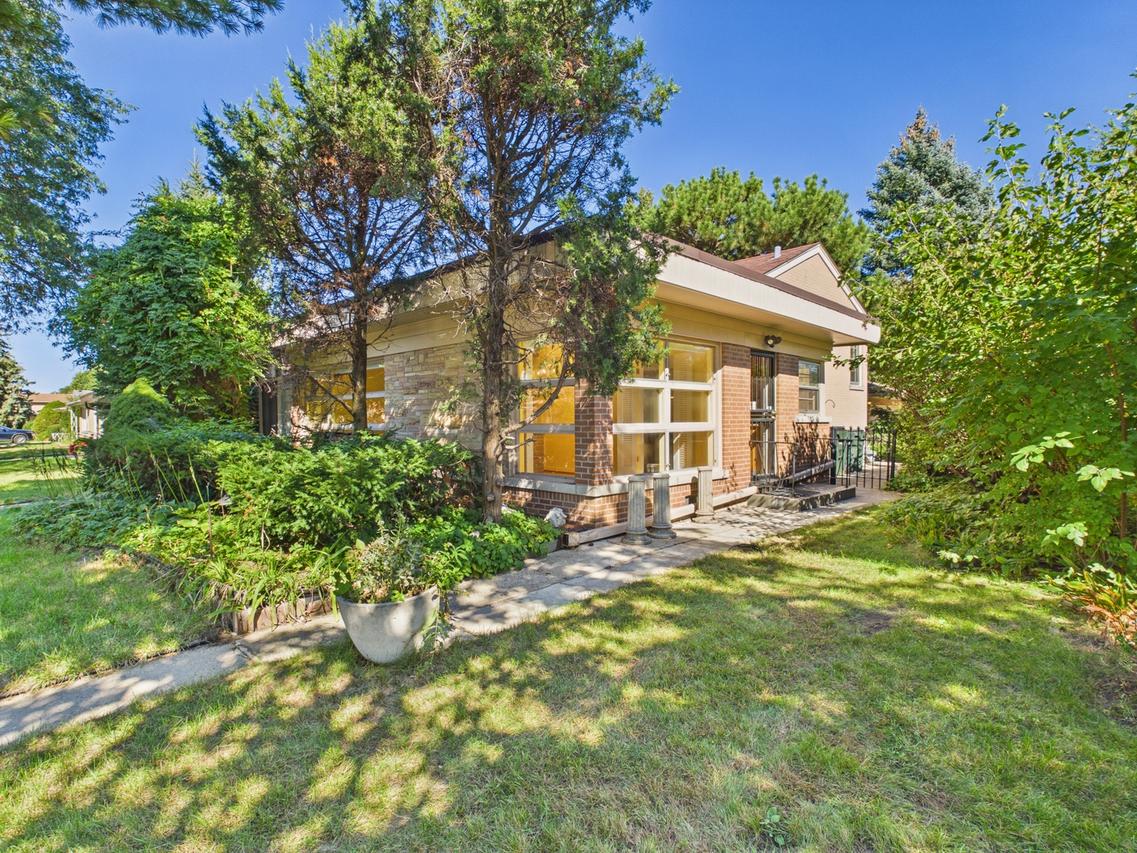 7307 N Karlov Ave., Lincolnwood, IL 60712