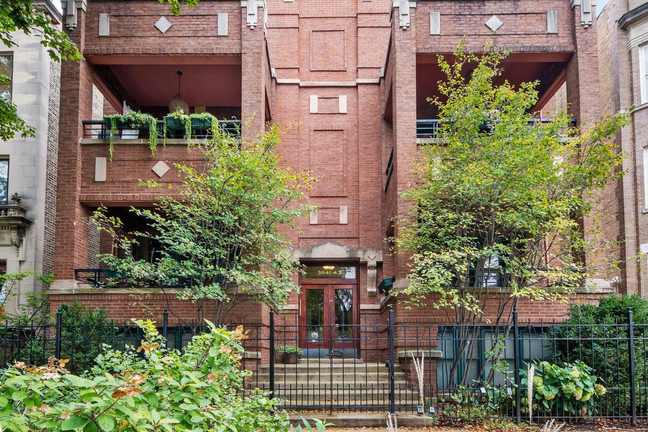 3043 W Logan Blvd. #1W, Chicago, IL 60647