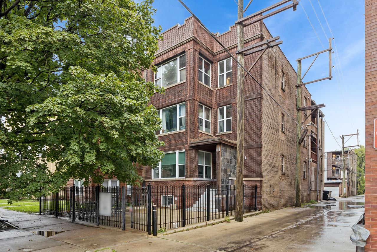 4415 N Rockwell St. #1F, Chicago, IL 60625