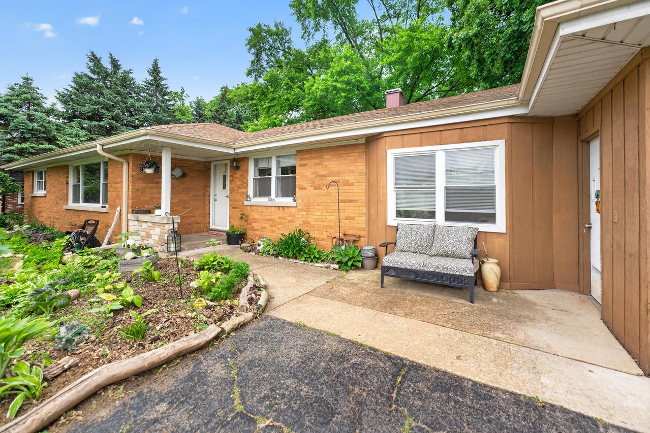 7307 W College Dr., Palos Heights, IL 60463