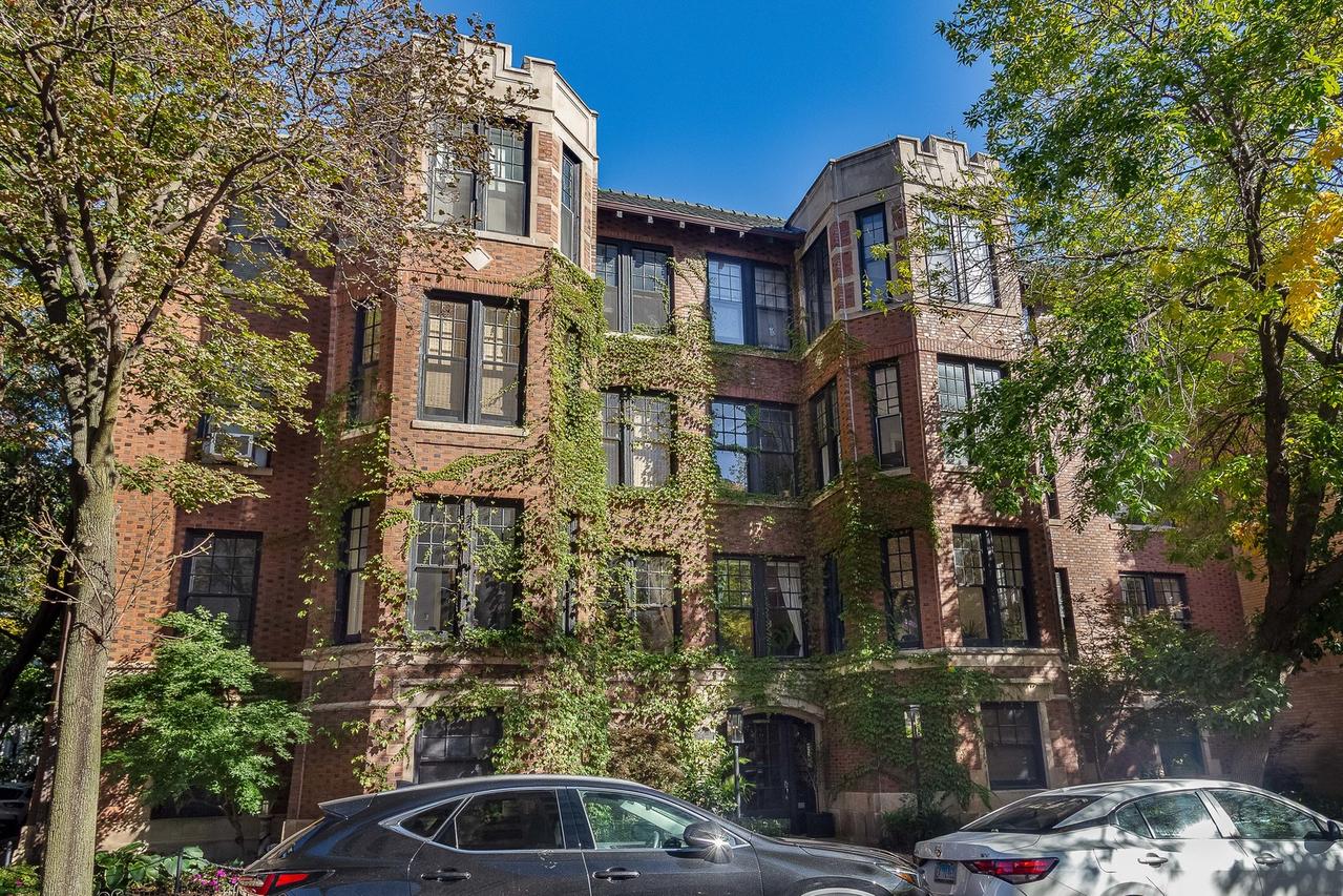 450 W Surf St. #1, Chicago, IL 60657