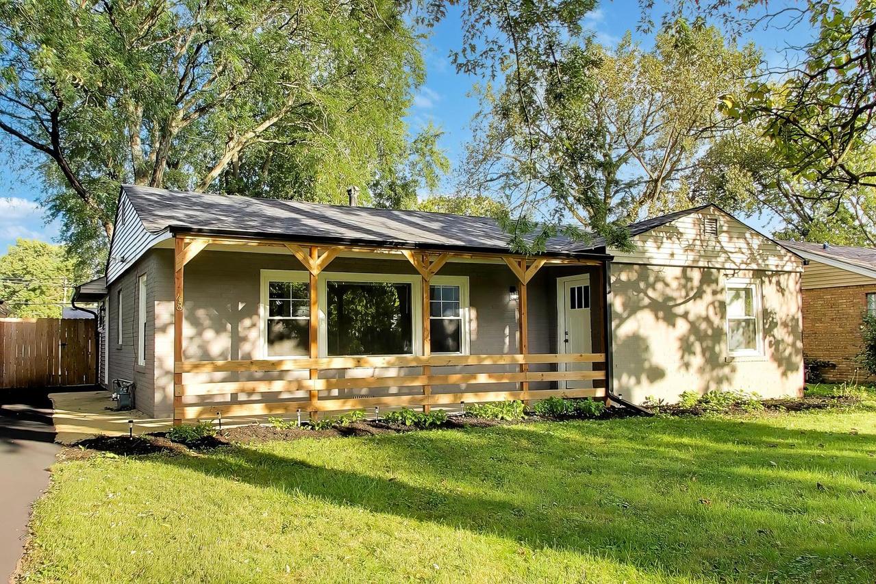 48 N Pleasant Rd., Lake Zurich, IL 60047