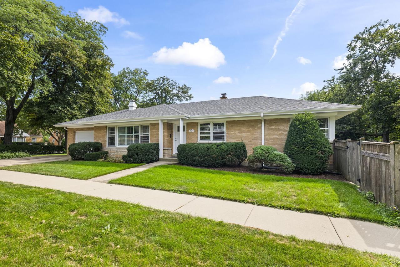 320 N Main St., Mount Prospect, IL 60056