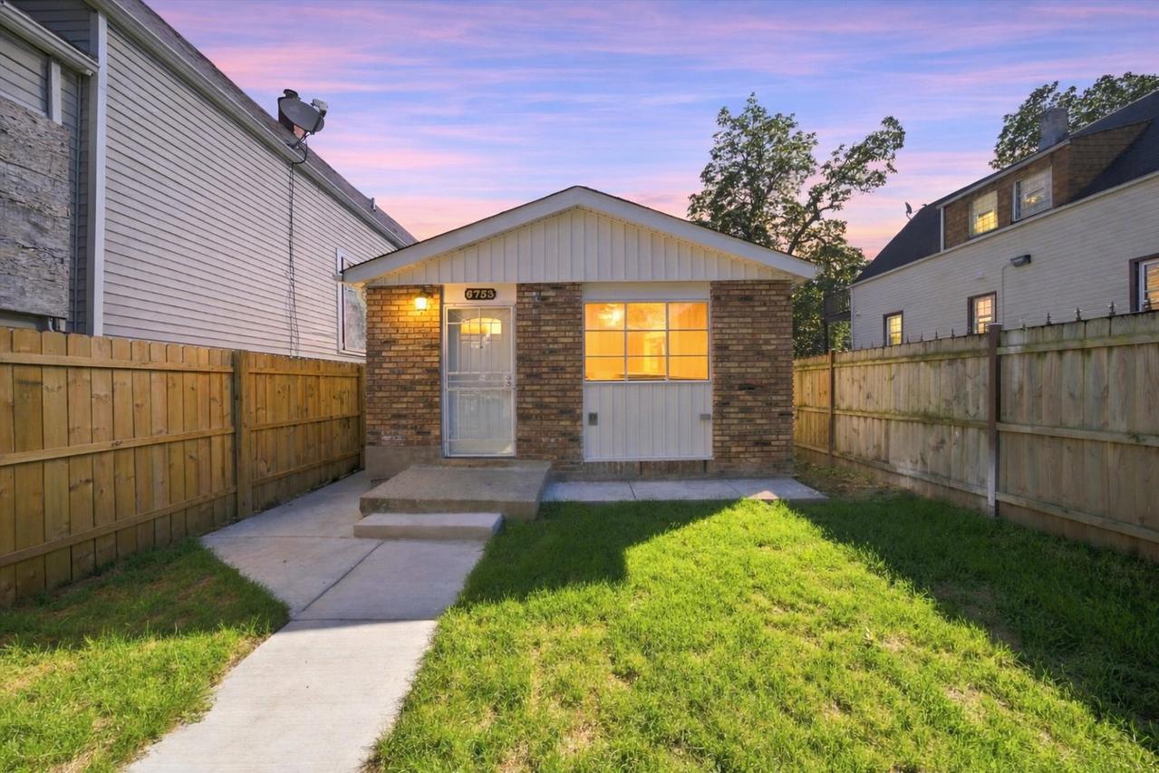 6733 S Throop St., Chicago, IL 60636