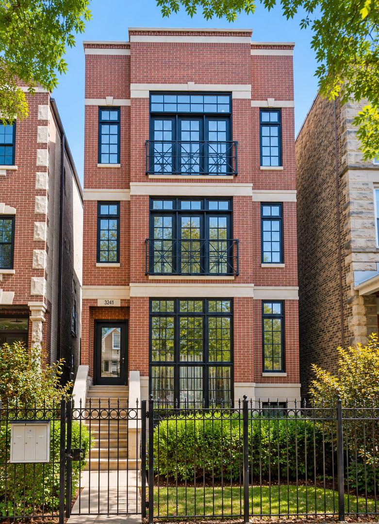 3241 N Clifton Ave. #3, Chicago, IL 60657