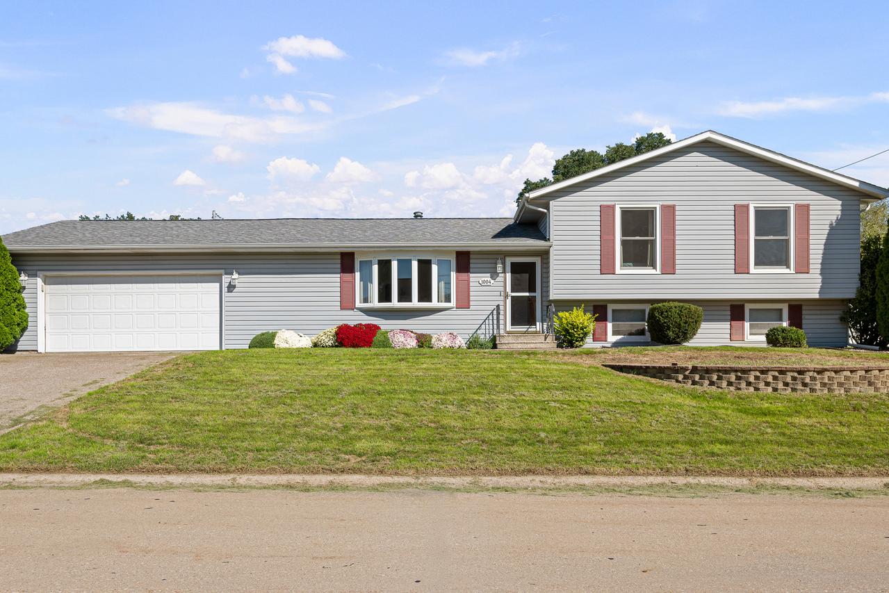 1004 6th St., Hampton, IL 61256