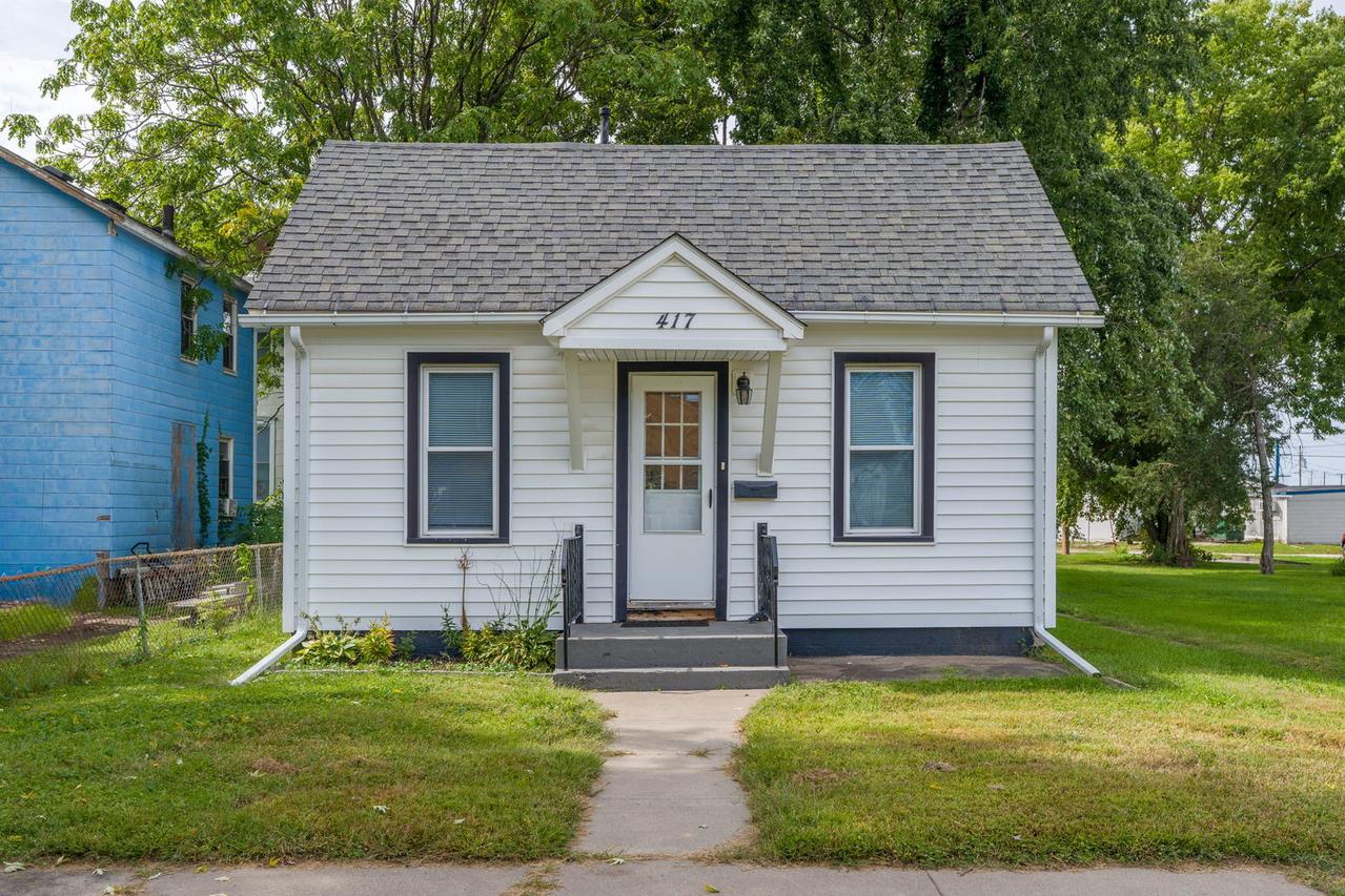 417 37th St., Moline, IL 61265
