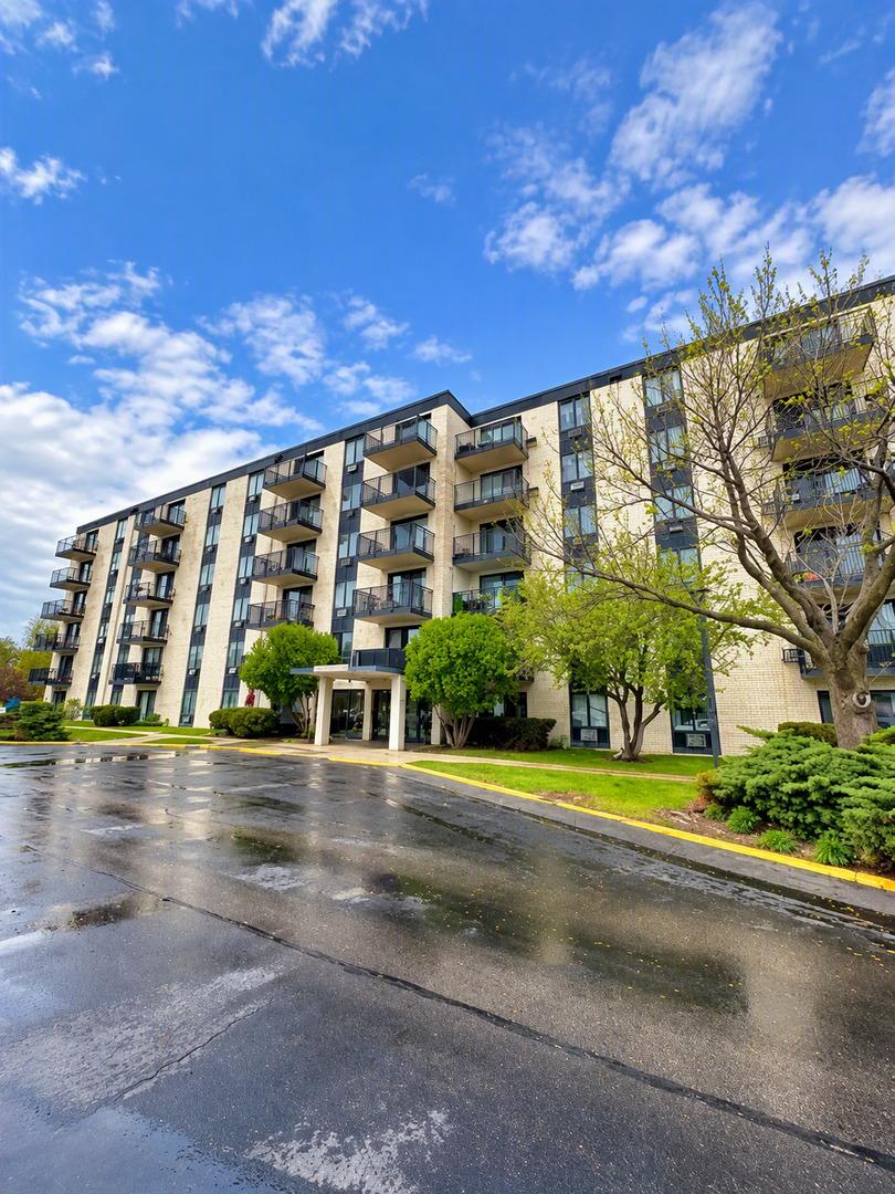 9128 W Terrace Dr. #4F, Niles, IL 60714