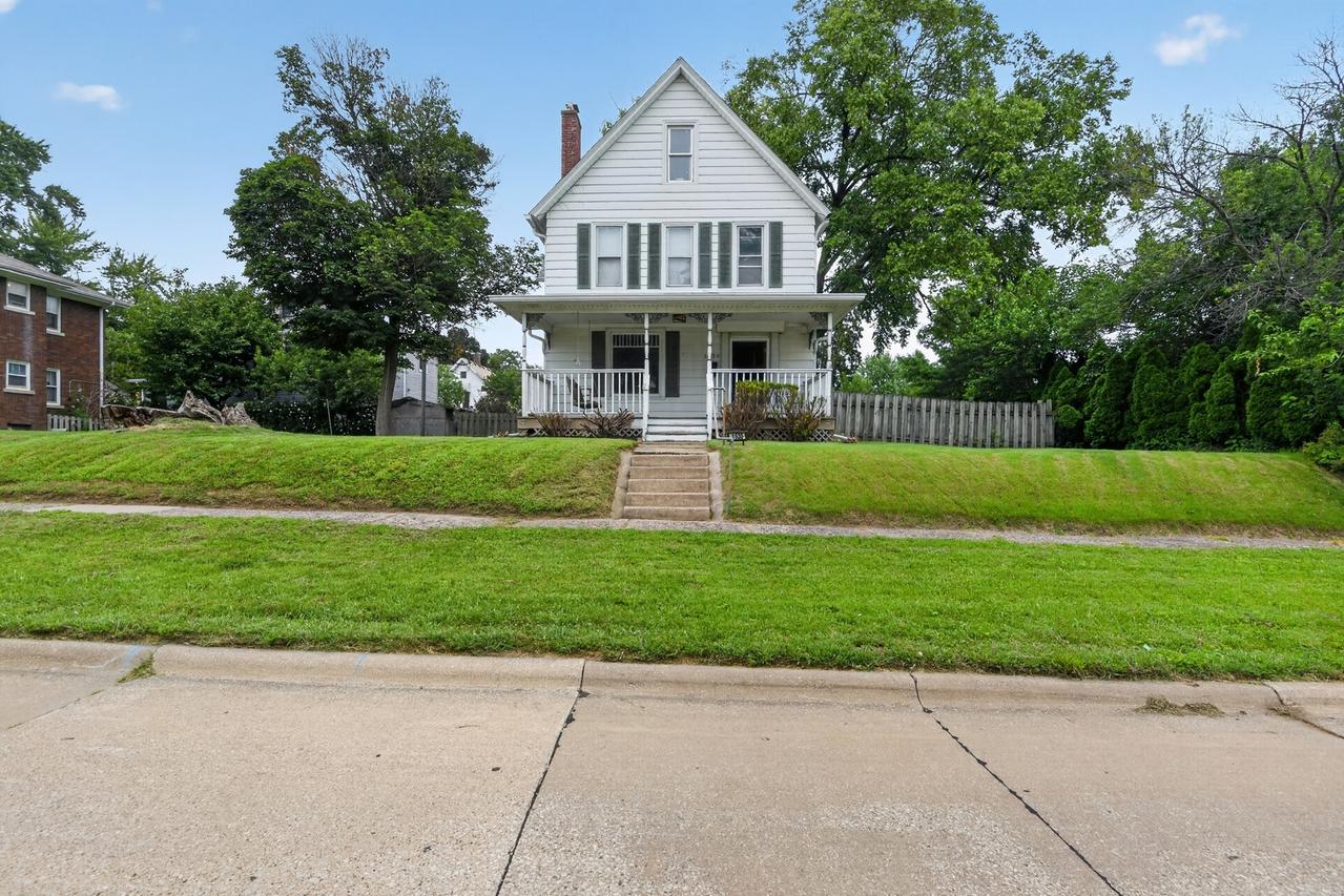 1535 13th Ave., Moline, IL 61265