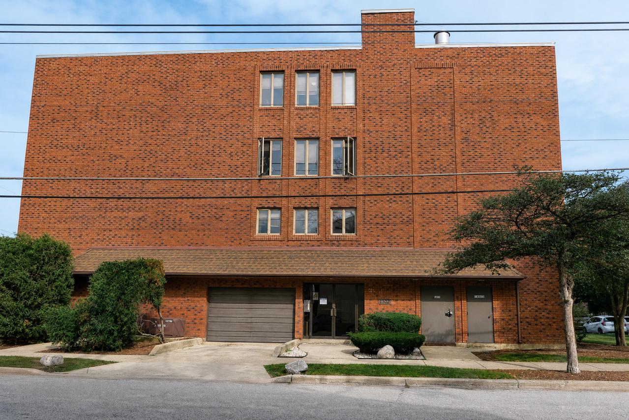 1302 E Washington St. #B1, Des Plaines, IL 60016