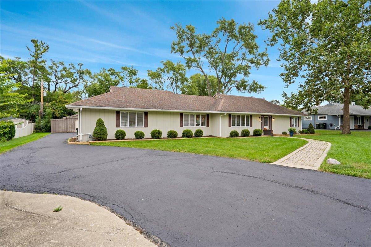 5613 Howard Ave., La Grange Highlands, IL 60525