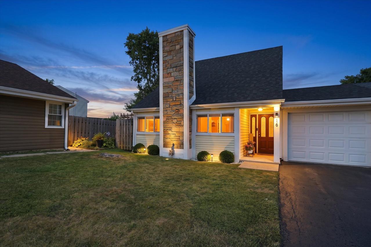 216 Robbin Dr., Romeoville, IL 60446