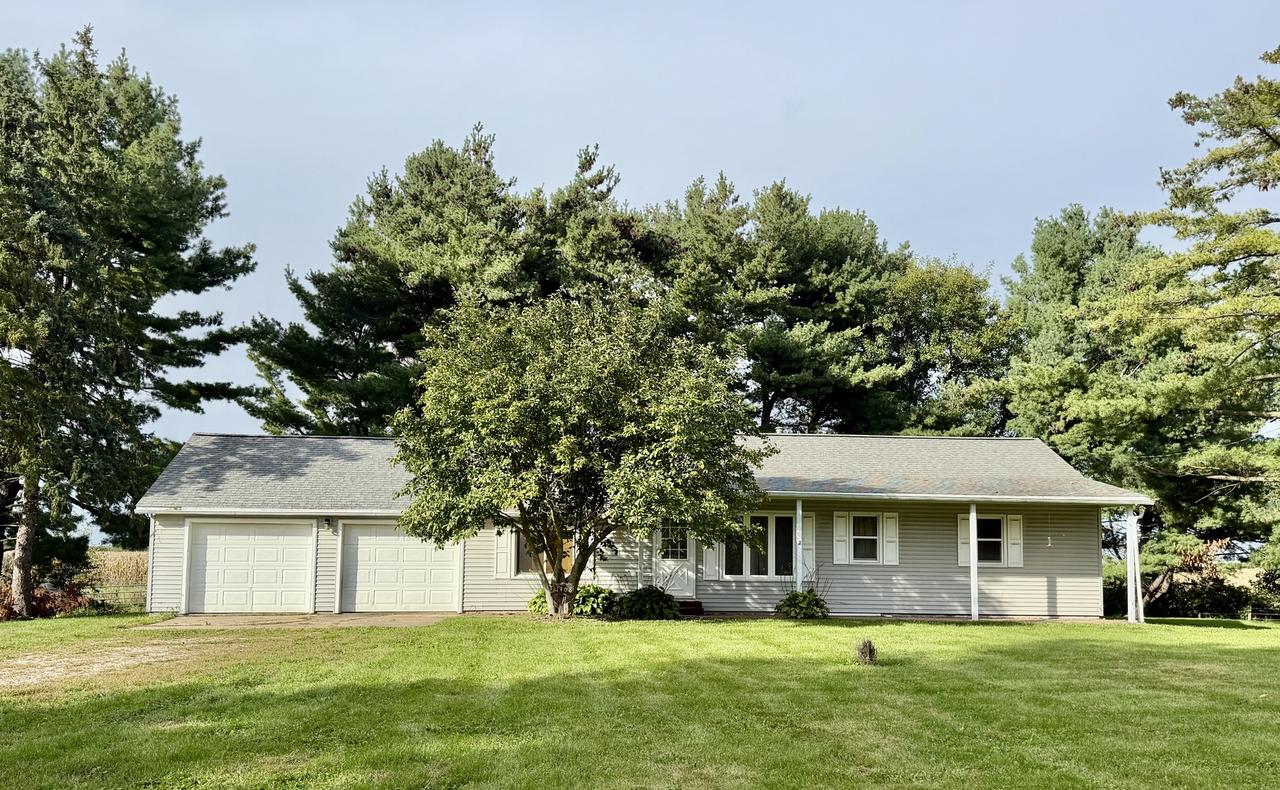21408 Lincoln Rd., Sterling, IL 61081