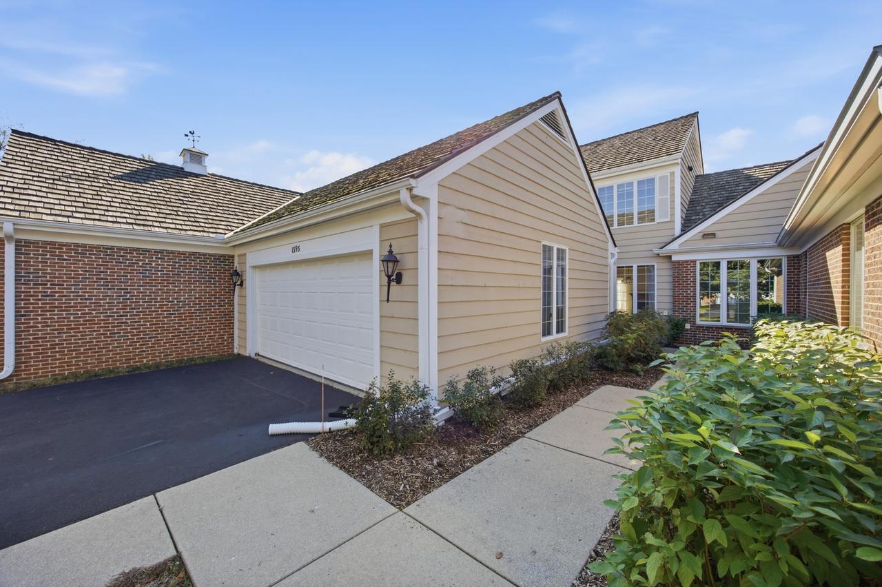 1393 Shire Cir. #2, Inverness, IL 60067