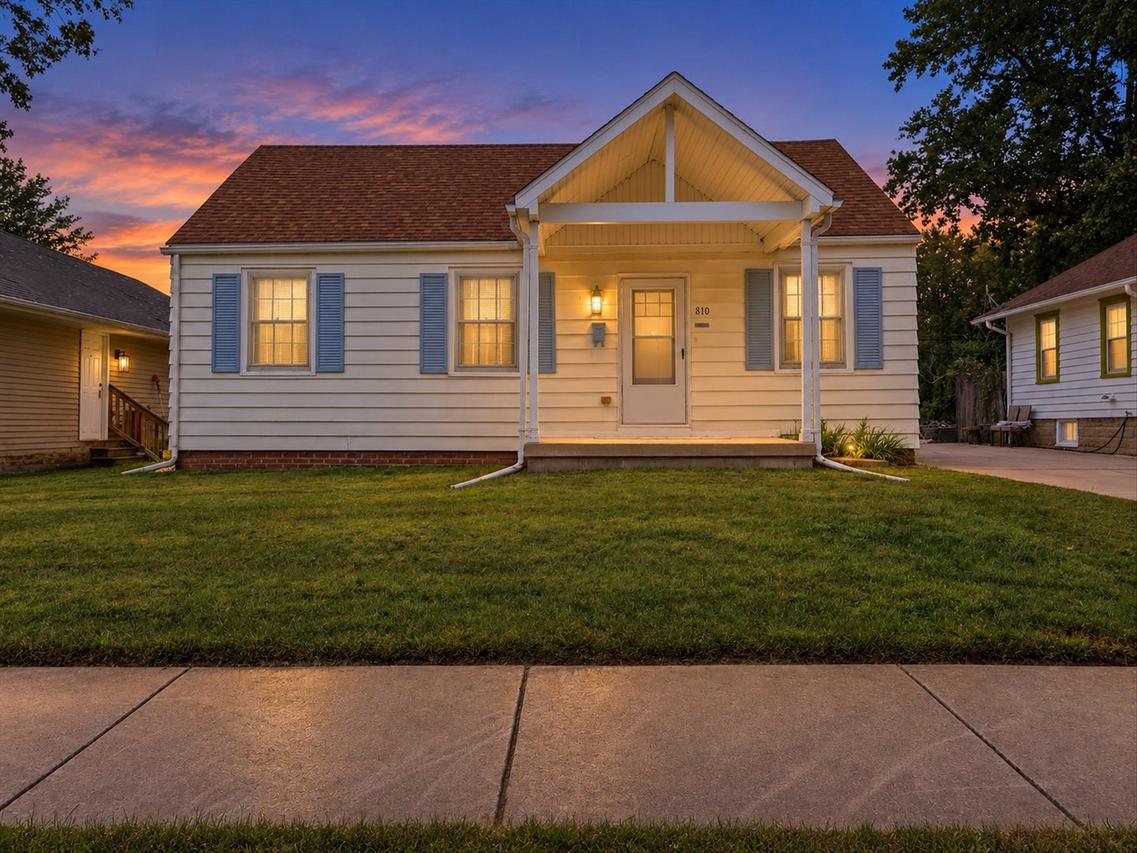 810 W Vine St., Champaign, IL 61820