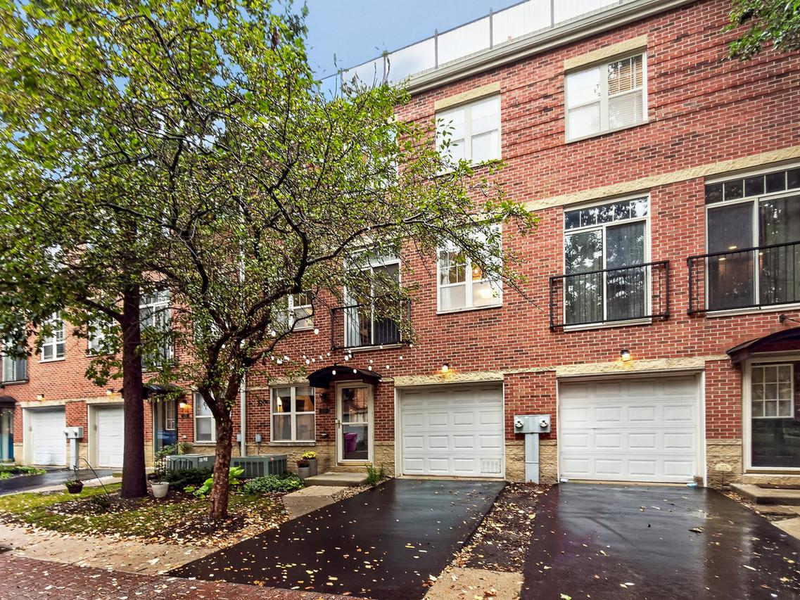 3253 N Bay Ct., Chicago, IL 60618