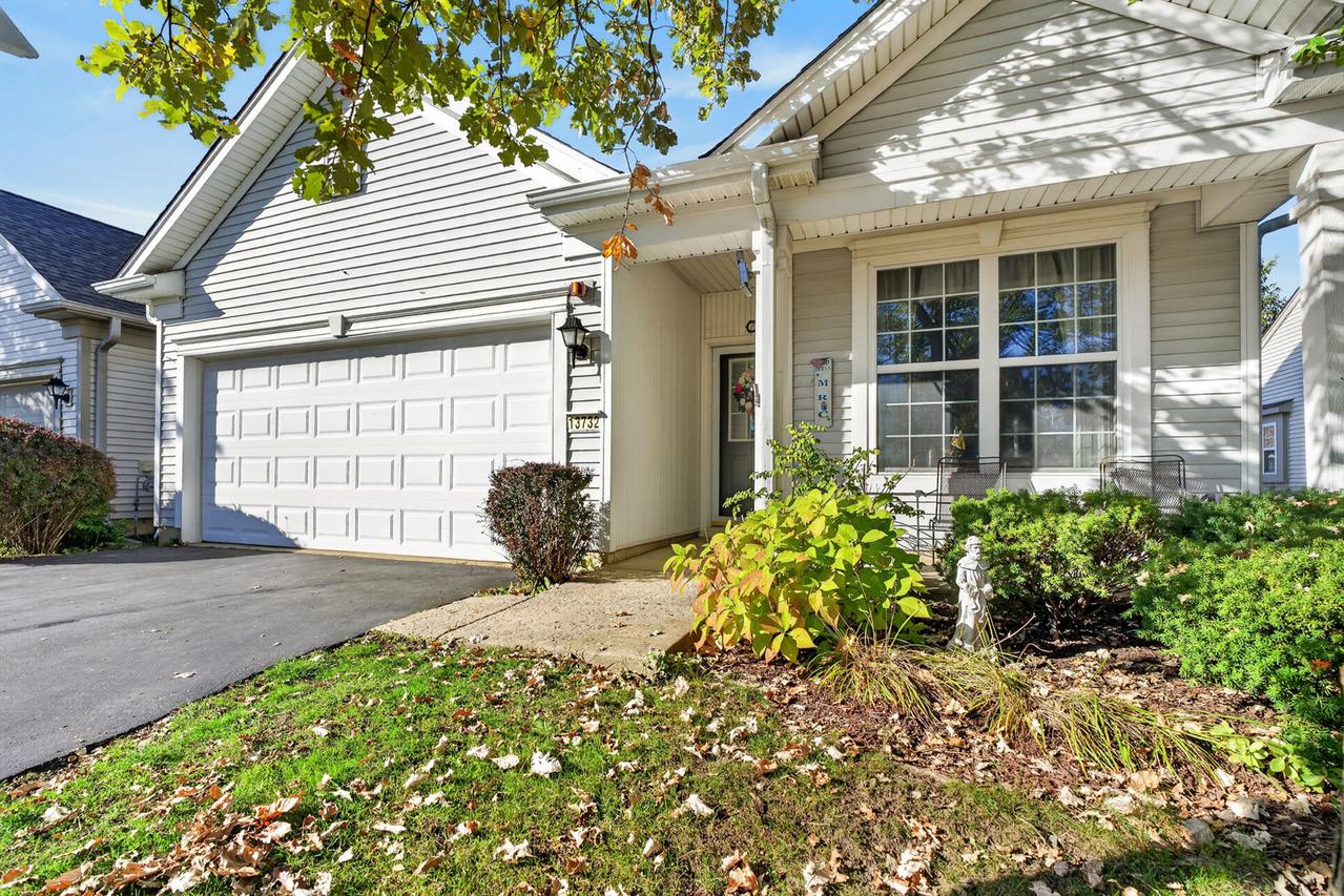 13732 Pineview Dr., Huntley, IL 60142