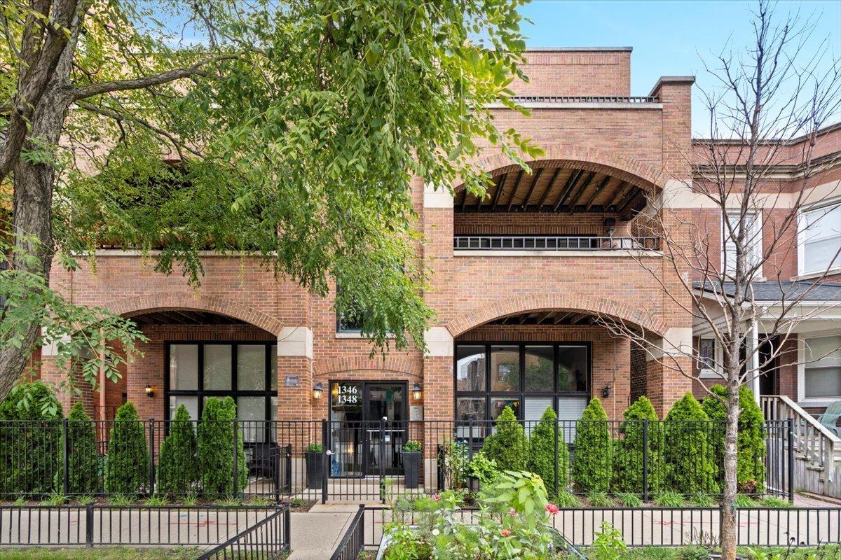 [Address Hidden by Seller], Chicago, IL 60613