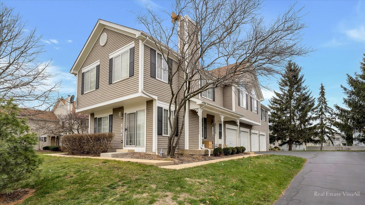 1312 Sandhurst Ln., South Elgin, IL 60177