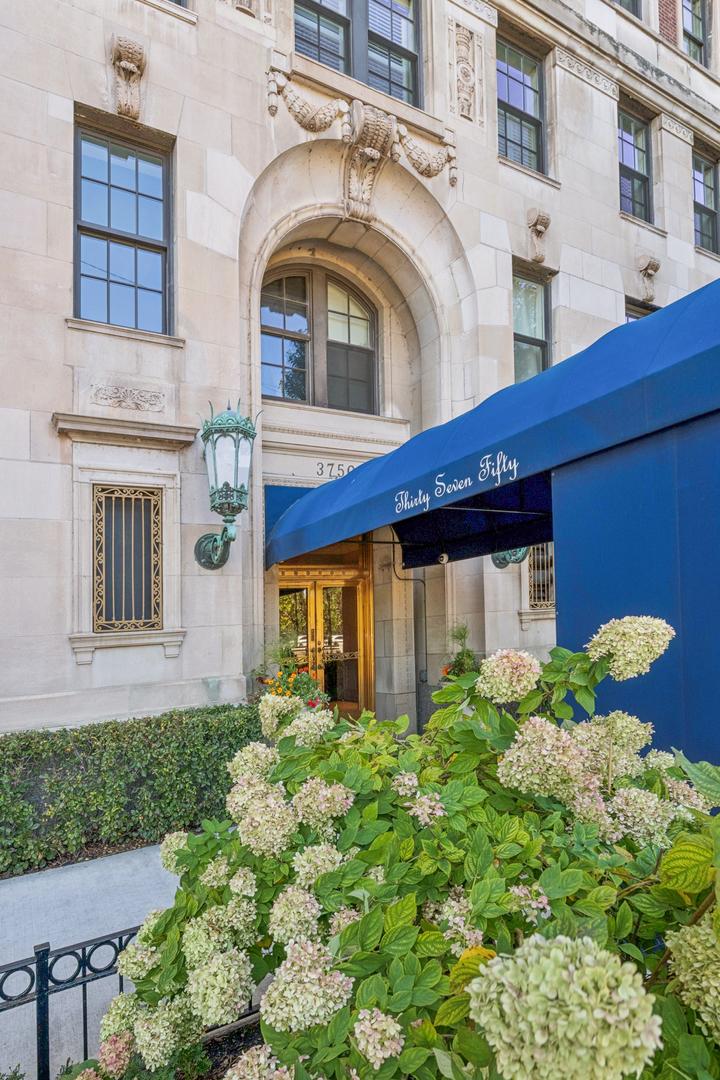 3750 N Lake Shore Dr. #6C, Chicago, IL 60613