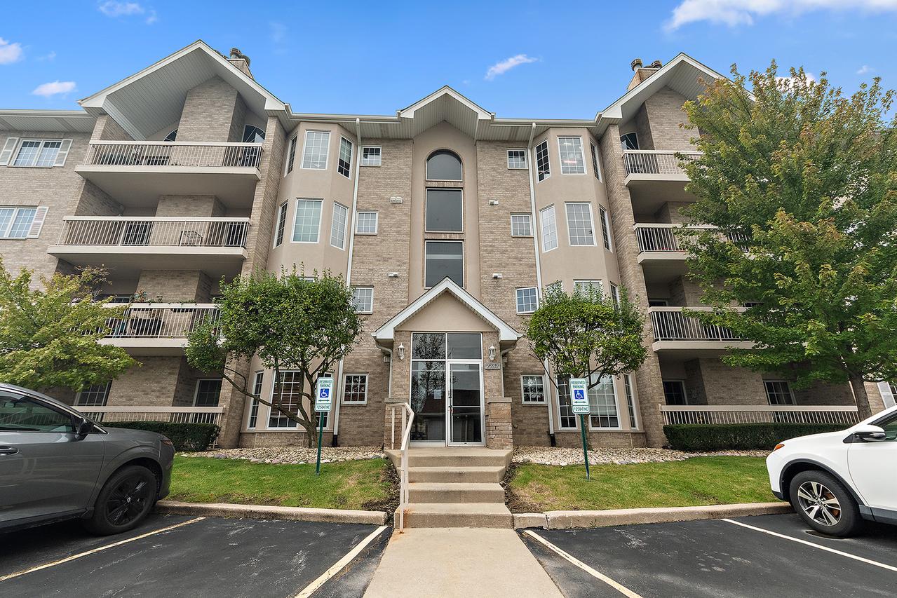 7747 Bristol Park Dr. #1SE, Tinley Park, IL 60477