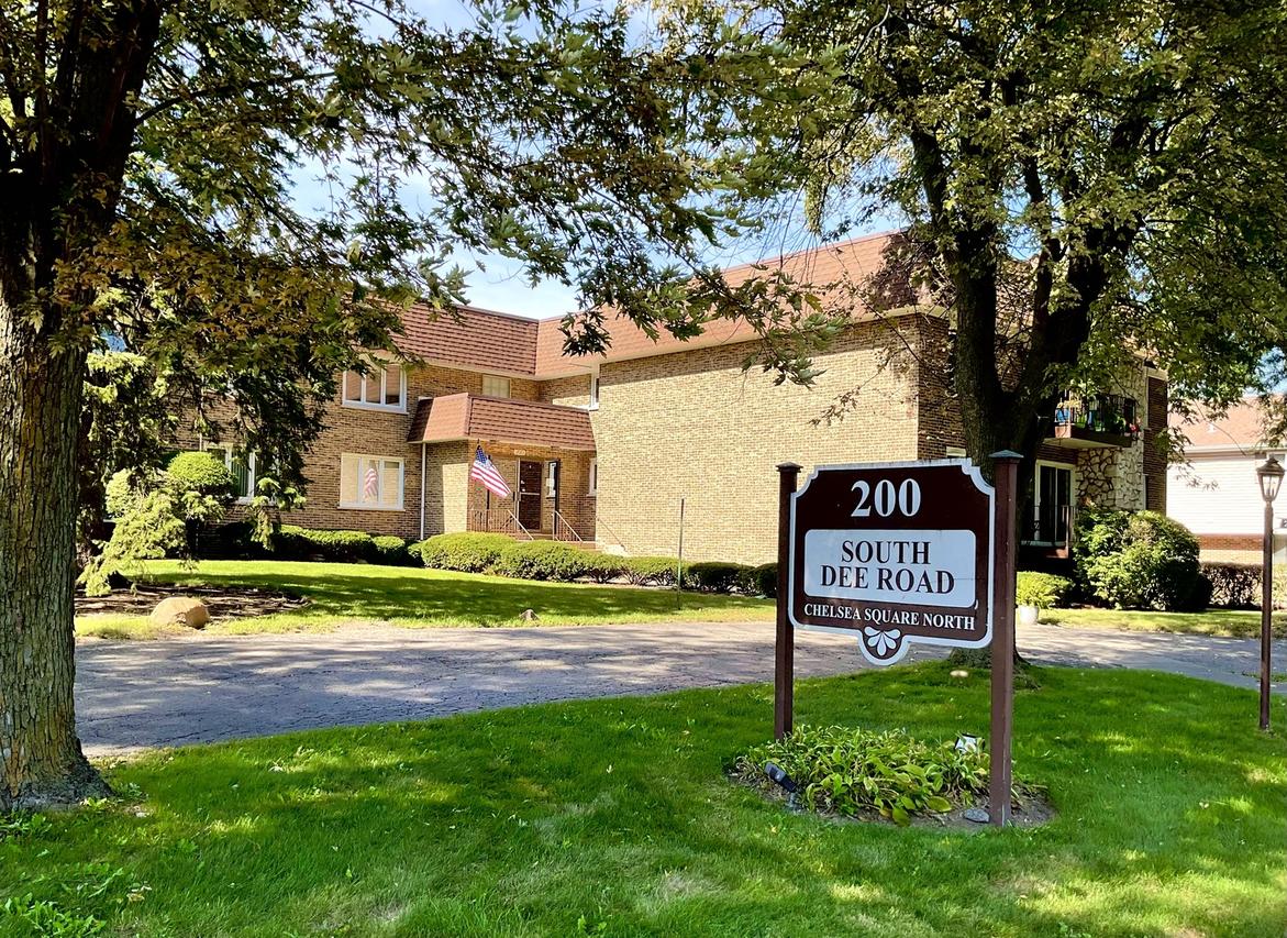 200 S Dee Rd. #1A, Park Ridge, IL 60068