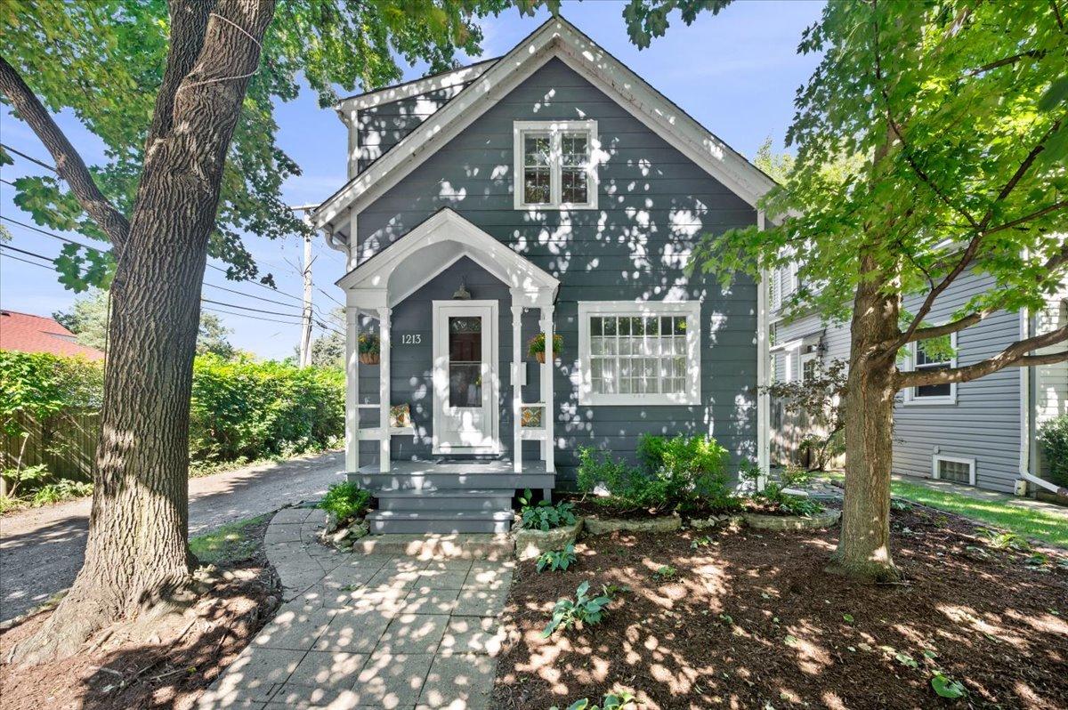 1213 Oakton St., Evanston, IL 60202