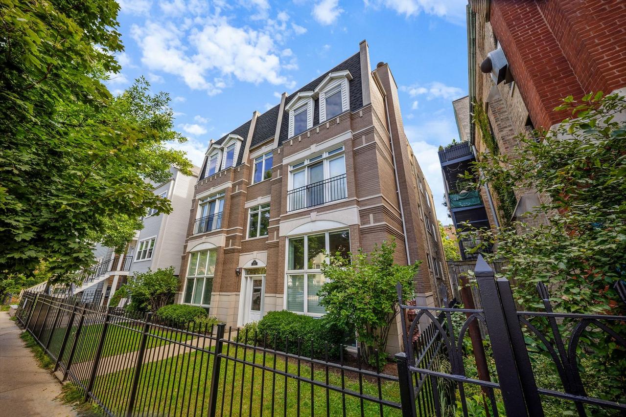 3111 N Seminary Ave. #3N, Chicago, IL 60657