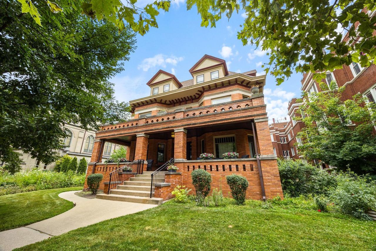 711 Washington Blvd. #2E, Oak Park, IL 60302