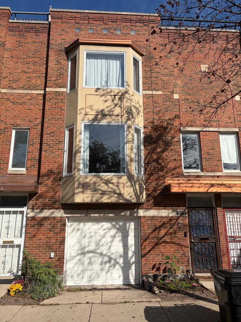 933 S Oakley Blvd., Chicago, IL 60612