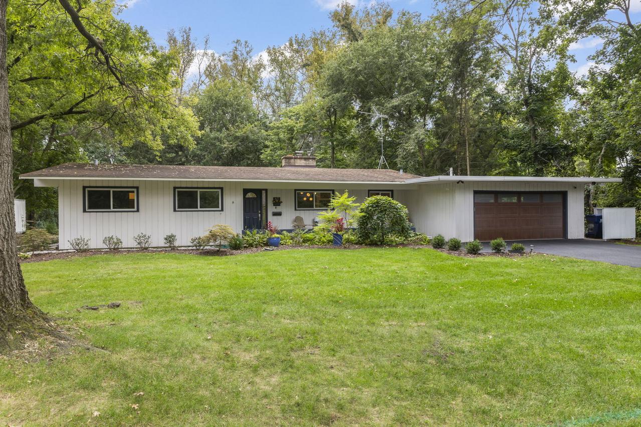 60 Golden Larch Ct., Naperville, IL 60540