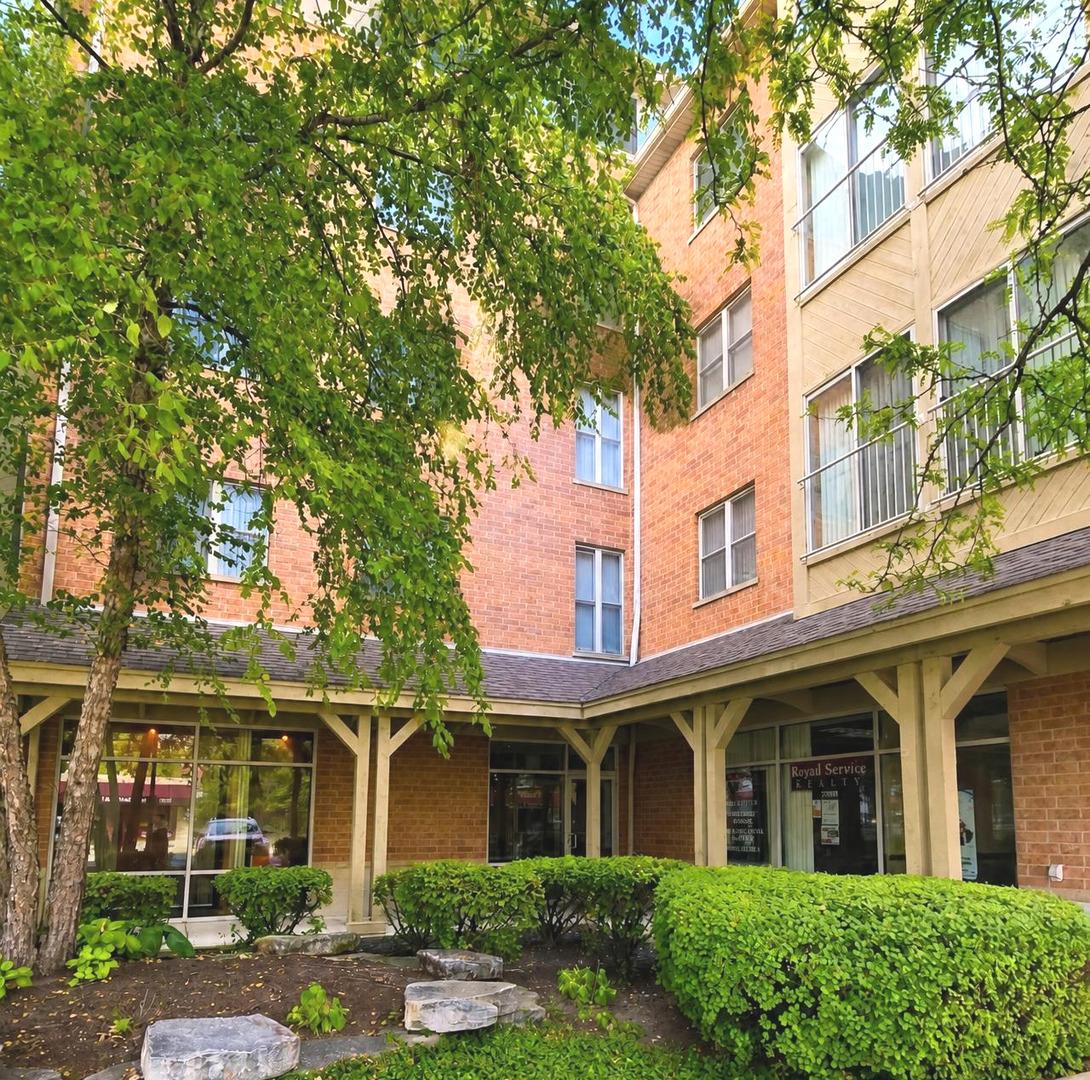 100 N Bokelman St. #429, Roselle, IL 60172