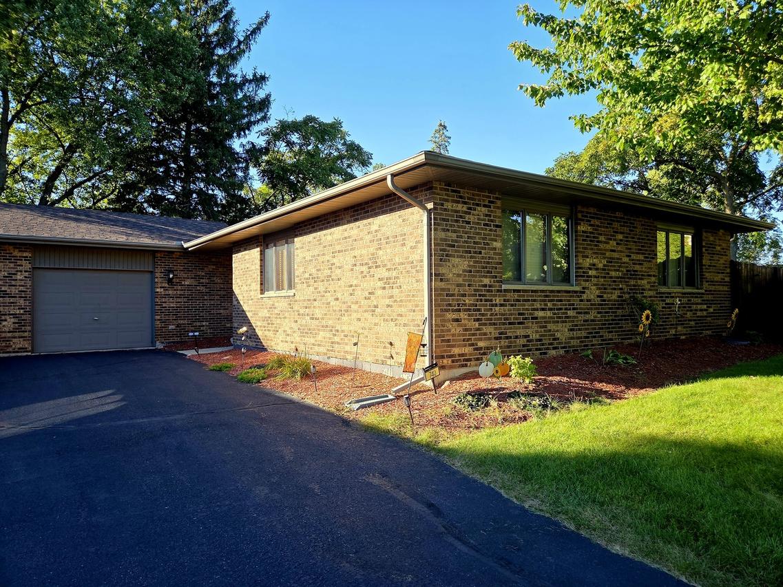 740 Tara Dr., Woodstock, IL 60098