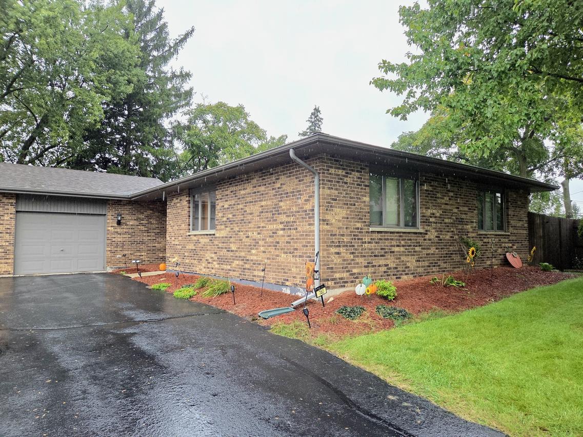 740 Tara Dr., Woodstock, IL 60098