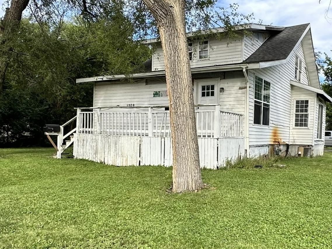 1702 Guion St., Ottawa, IL 61350