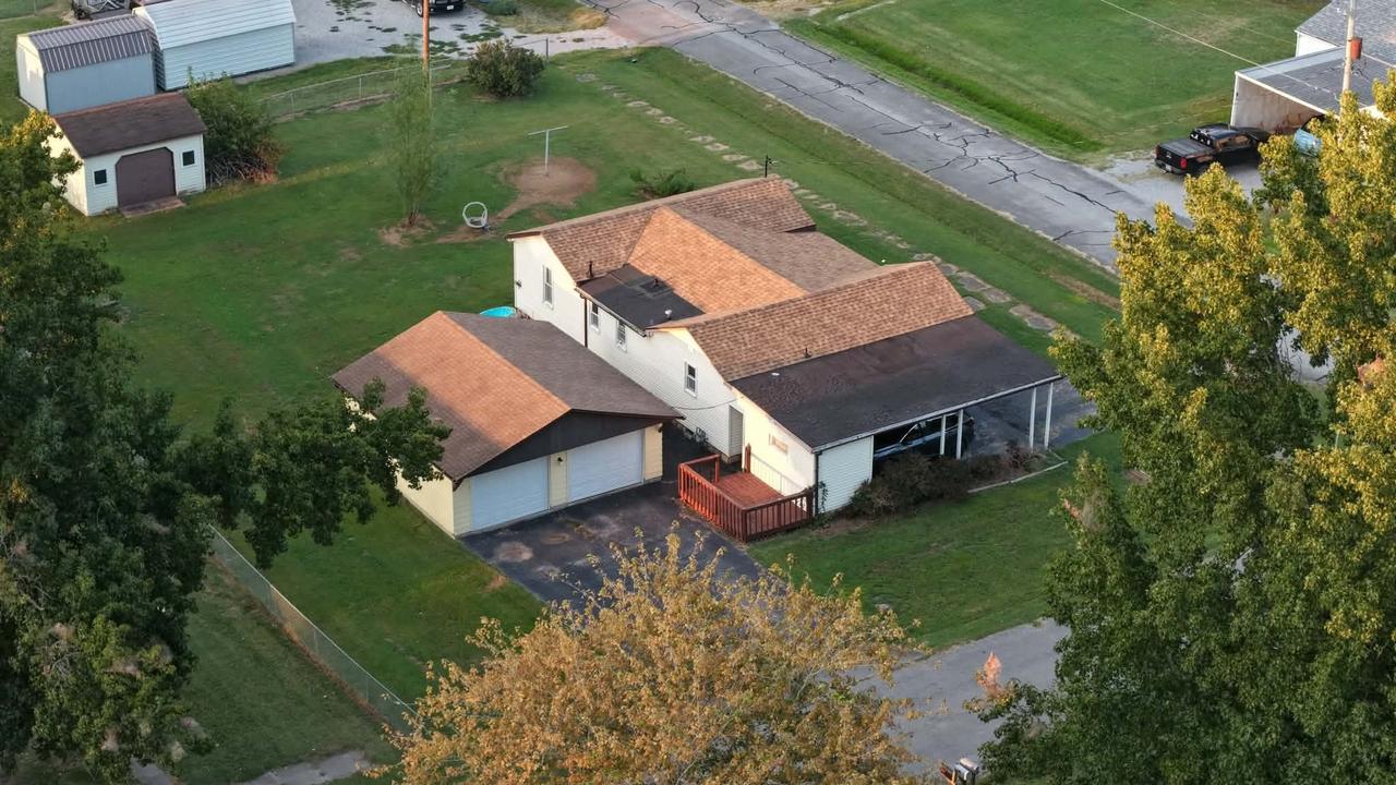 401 N Mary St., Sesser, IL 62884