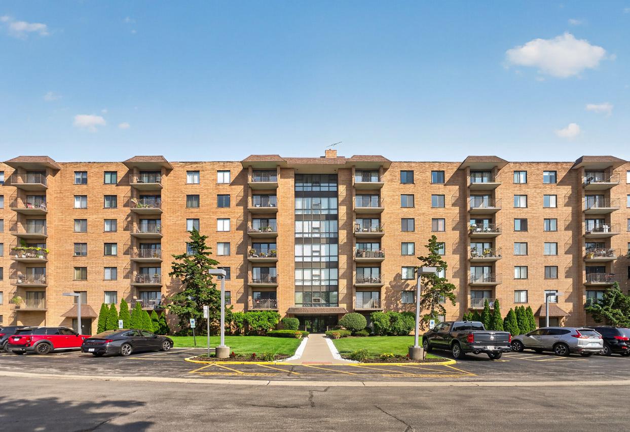 1727 W Crystal Ln. #611, Mount Prospect, IL 60056
