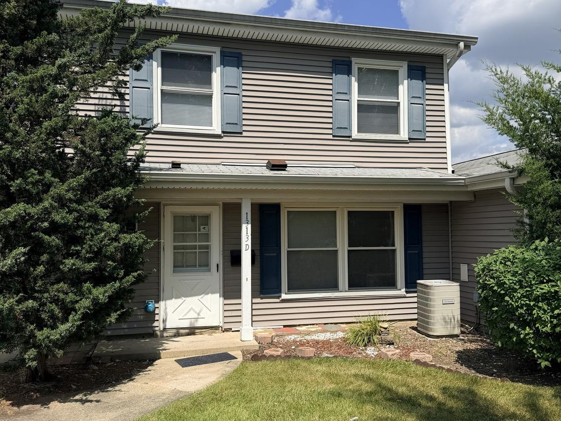 1313 Kingsbury Dr. #D, Hanover Park, IL 60133