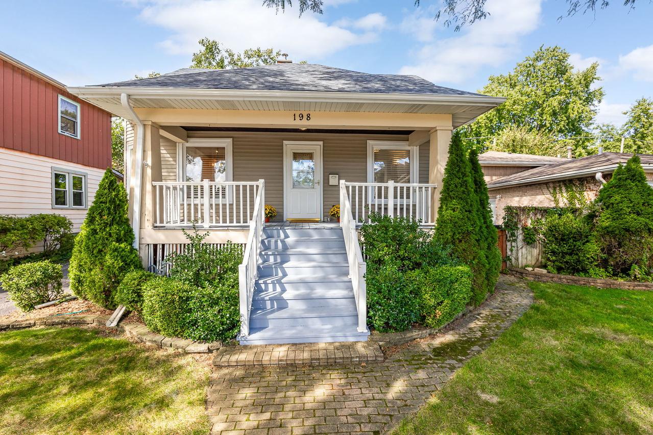 198 W Quincy St., Riverside, IL 60546