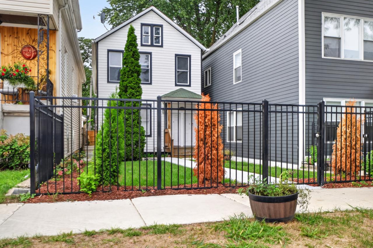 2818 N Drake Ave., Chicago, IL 60618
