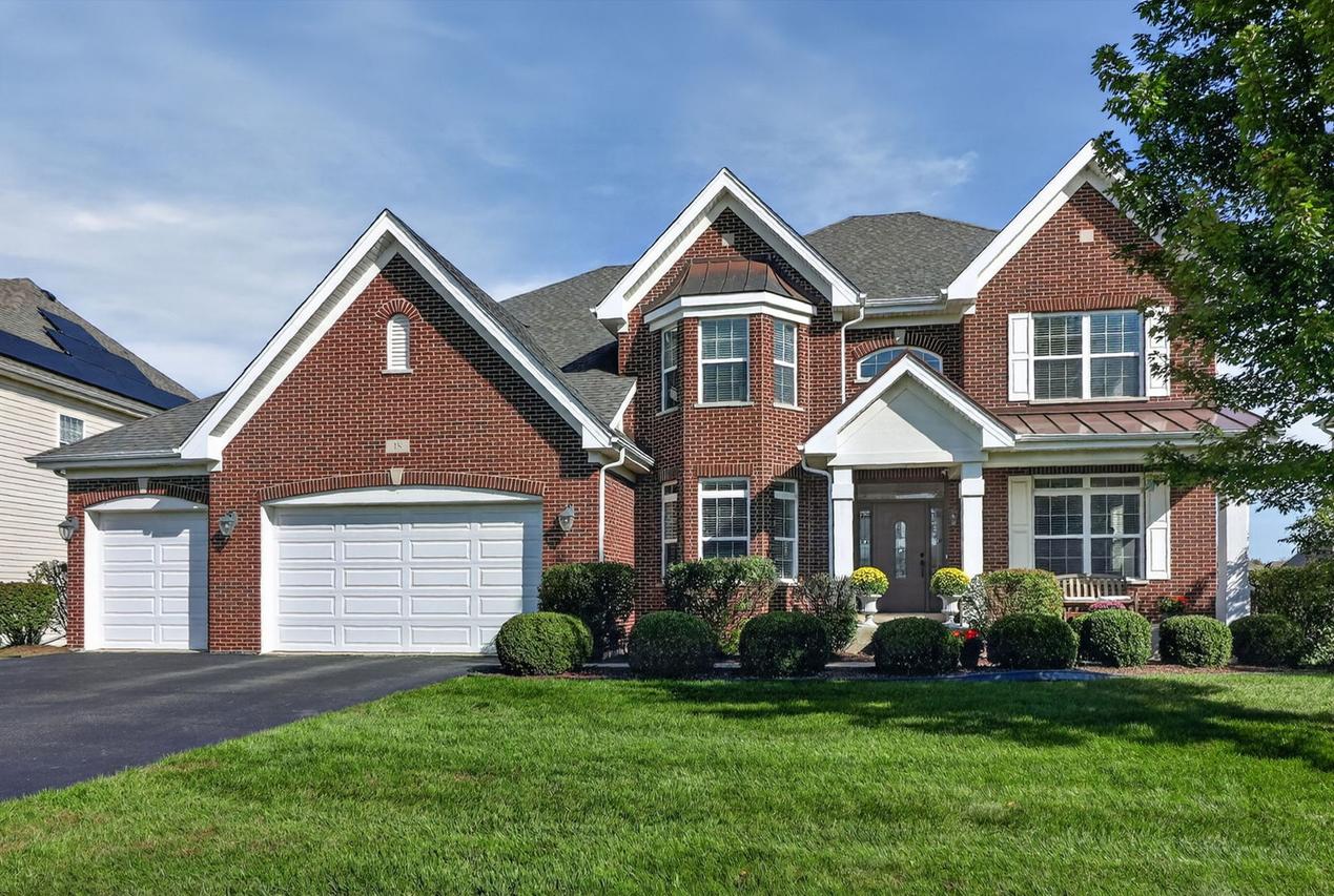18 N Acacia Dr., Hawthorn Woods, IL 60047